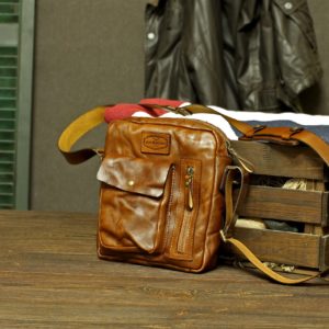 Мужская кожаная сумка «Diego» (Диего) цвета охра.